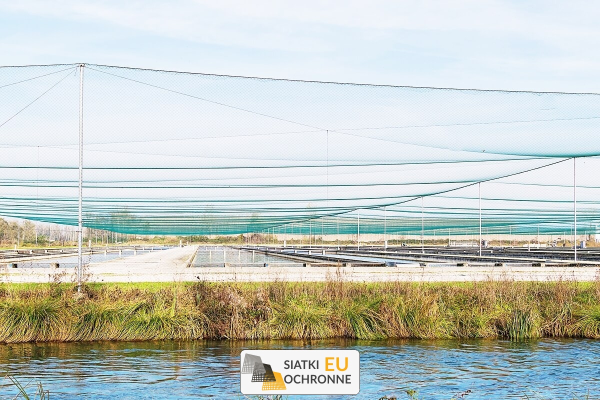 Zabezpieczający hodowlę ryb system siatkowy SiatkiOchronne.eu - Zabezpieczający hodowlę ryb system siatkowy