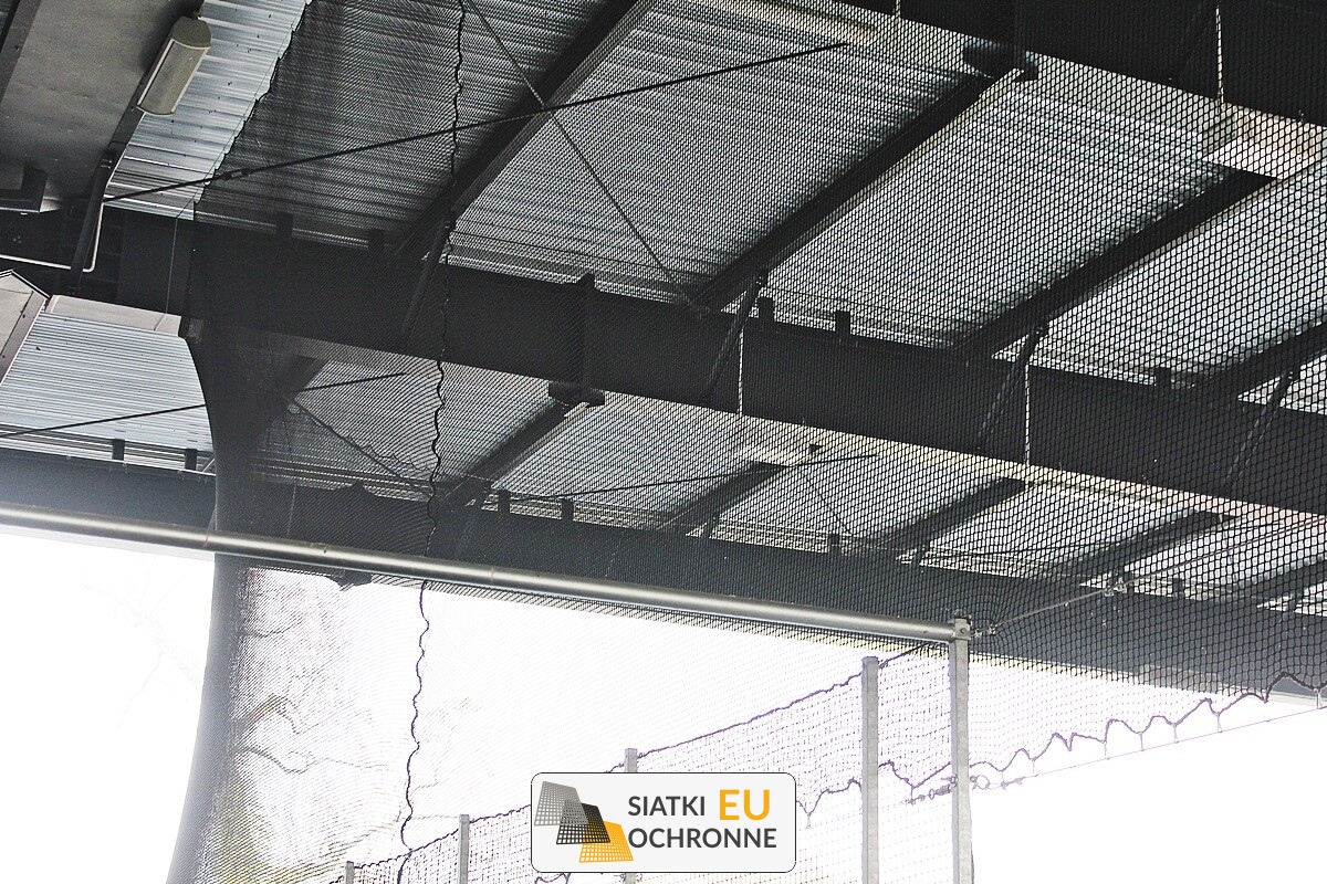 Bezpieczny hokej dzięki siatkom zabezpieczającym lodowisko SiatkiOchronne.eu - Bezpieczny hokej dzięki siatkom zabezpieczającym lodowisko