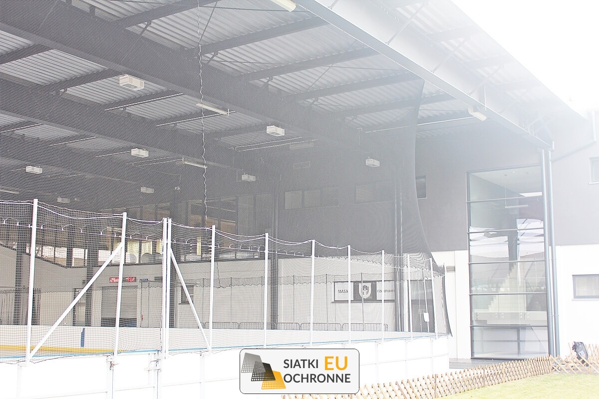 Siatka do ochrony ogrodzenia hokejowego o wysokiej odporności mechanicznej SiatkiOchronne.eu - Siatka do ochrony ogrodzenia hokejowego o wysokiej odporności mechanicznej