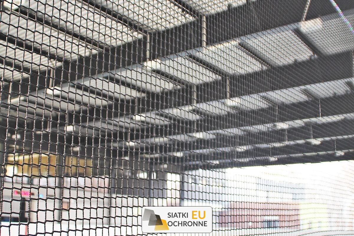 Mocna siatka - idealna ochrona na lodowiskach SiatkiOchronne.eu - Mocna siatka - idealna ochrona na lodowiskach
