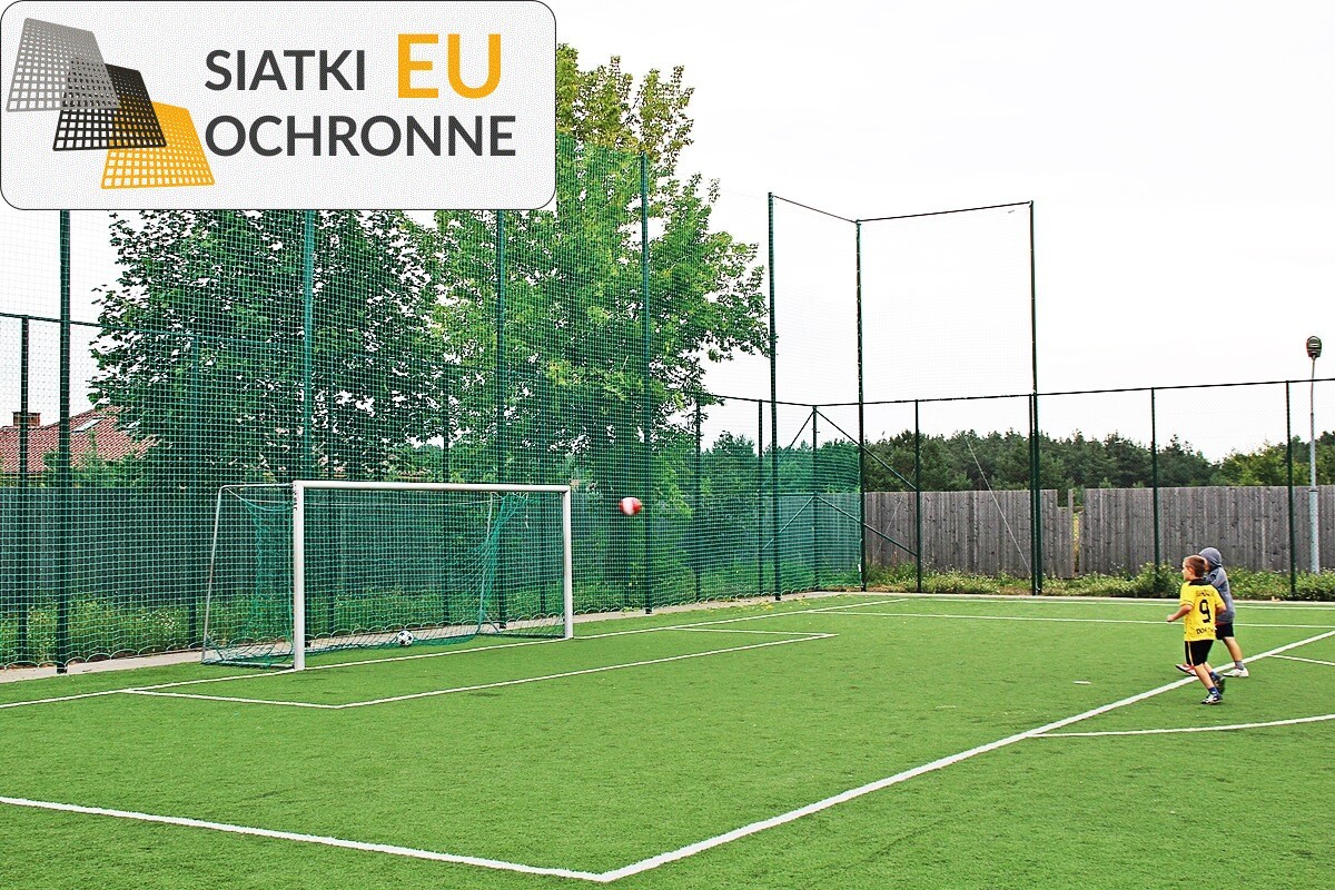 Siatkowe Barierki doskonałe do zabezpieczania boisk piłkarskich SiatkiOchronne.eu - Siatkowe Barierki doskonałe do zabezpieczania boisk piłkarskich