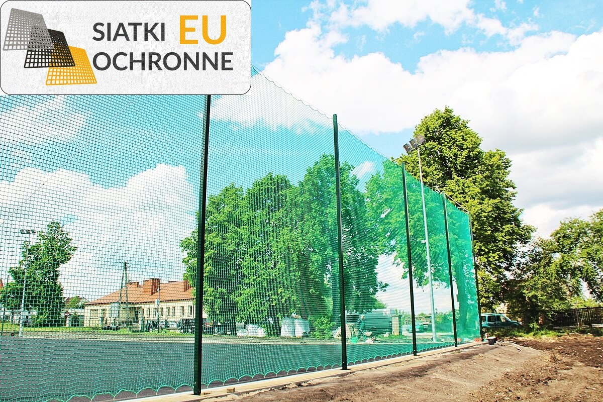   SiatkiOchronne.eu - Sznurkowa siatka zabezpieczająca na boisko piłkarskie 
