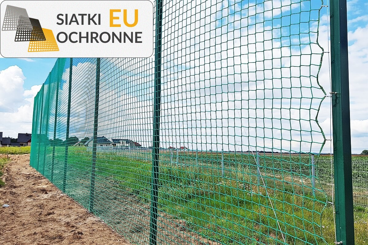 Siatka zabezpieczająca do przechwytywania piłek — niezastąpiona na boiskach piłkarskich SiatkiOchronne.eu - Siatka zabezpieczająca do przechwytywania piłek — niezastąpiona na boiskach piłkarskich