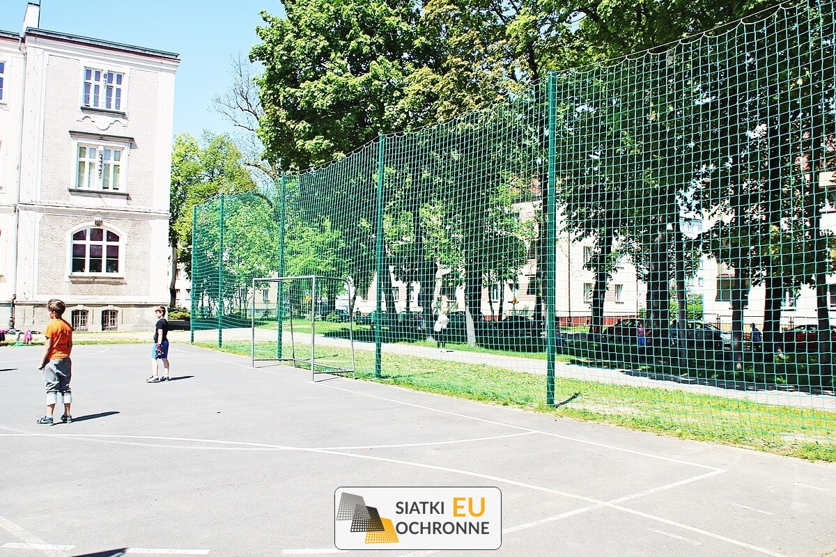   SiatkiOchronne.eu - Siatka ogrodzeniowa z grubym sznurkiem do boisk sportowych 