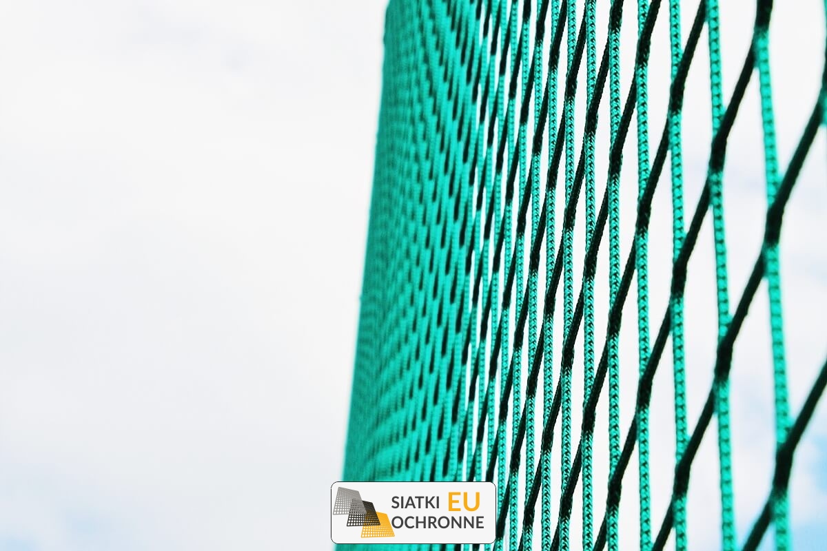   SiatkiOchronne.eu - Siatkowe ogrodzenie do boiska sportowego 