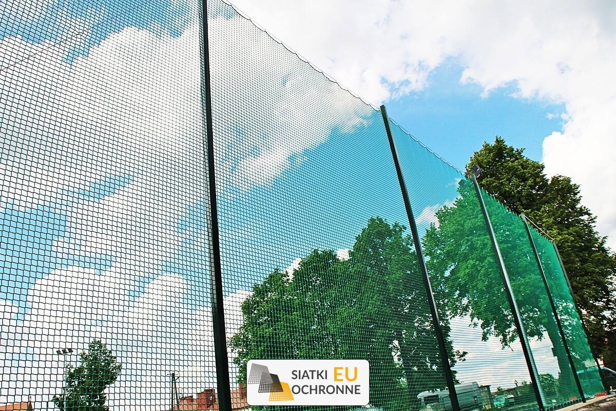   SiatkiOchronne.eu - Siatkowe ogrodzenie do boiska sportowego 