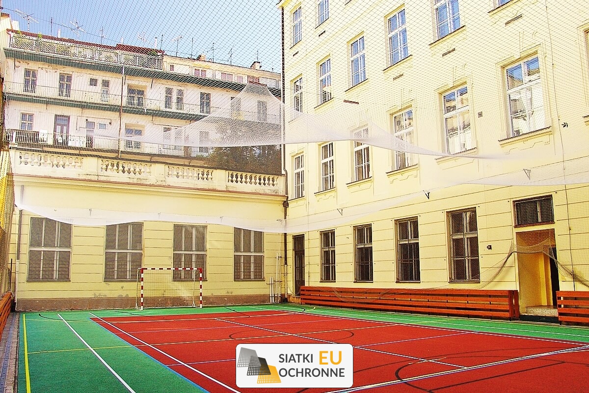   SiatkiOchronne.eu - Siatka zgodna z metryką boisk szkolnych do samodzielnego montażu 