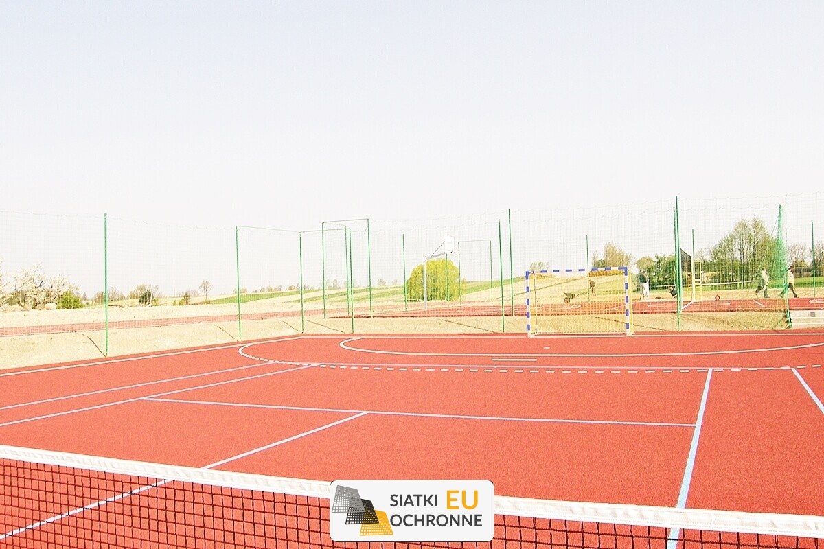   SiatkiOchronne.eu - Siatka ochronna dla szkolnych boisk sportowych 