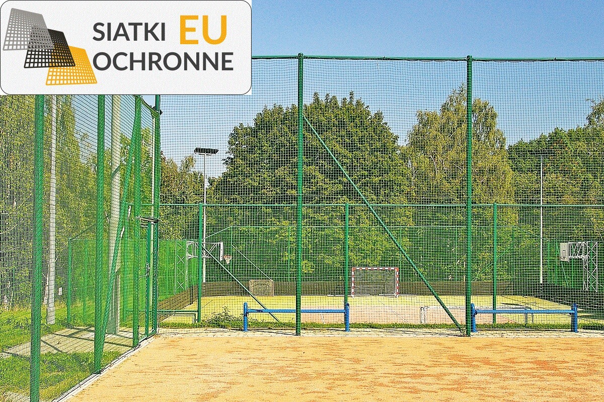 Siatka z grubymi przęsłami o wymiarach 10x10cm i wysokości 6m do ogrodzenia boiska SiatkiOchronne.eu - Siatka z grubymi przęsłami o wymiarach 10x10cm i wysokości 6m do ogrodzenia boiska