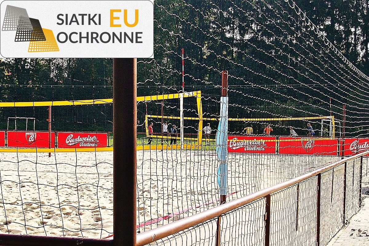   SiatkiOchronne.eu - Ogrodzenie sportowe wysokości 5m — ze słupami, siatką o oczkach 4,5x4,5cm i grubości 3mm 