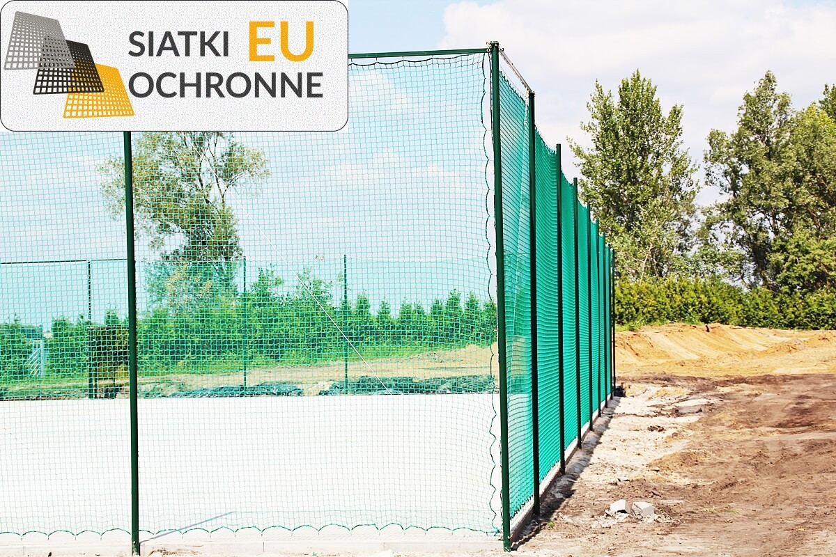   SiatkiOchronne.eu - Siatkowe ogrodzenie do boiska, 4m wysokości z słupami, o rozmiarze oczek 10x10cm oraz grubości 6mm 