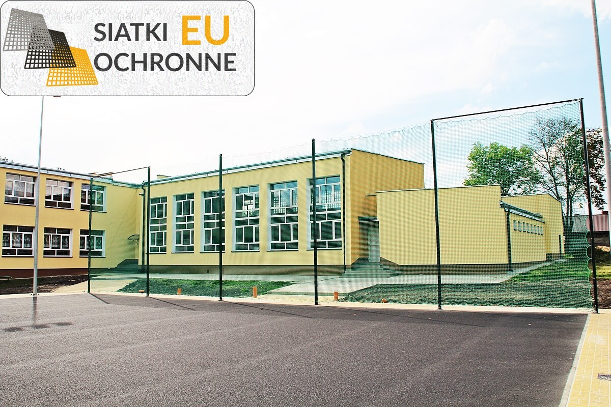 Siatkowe ogrodzenie boisk, wysokość 5m - słupki i siatka 8x8cm, grubość 6mm SiatkiOchronne.eu - Siatkowe ogrodzenie boisk, wysokość 5m - słupki i siatka 8x8cm, grubość 6mm