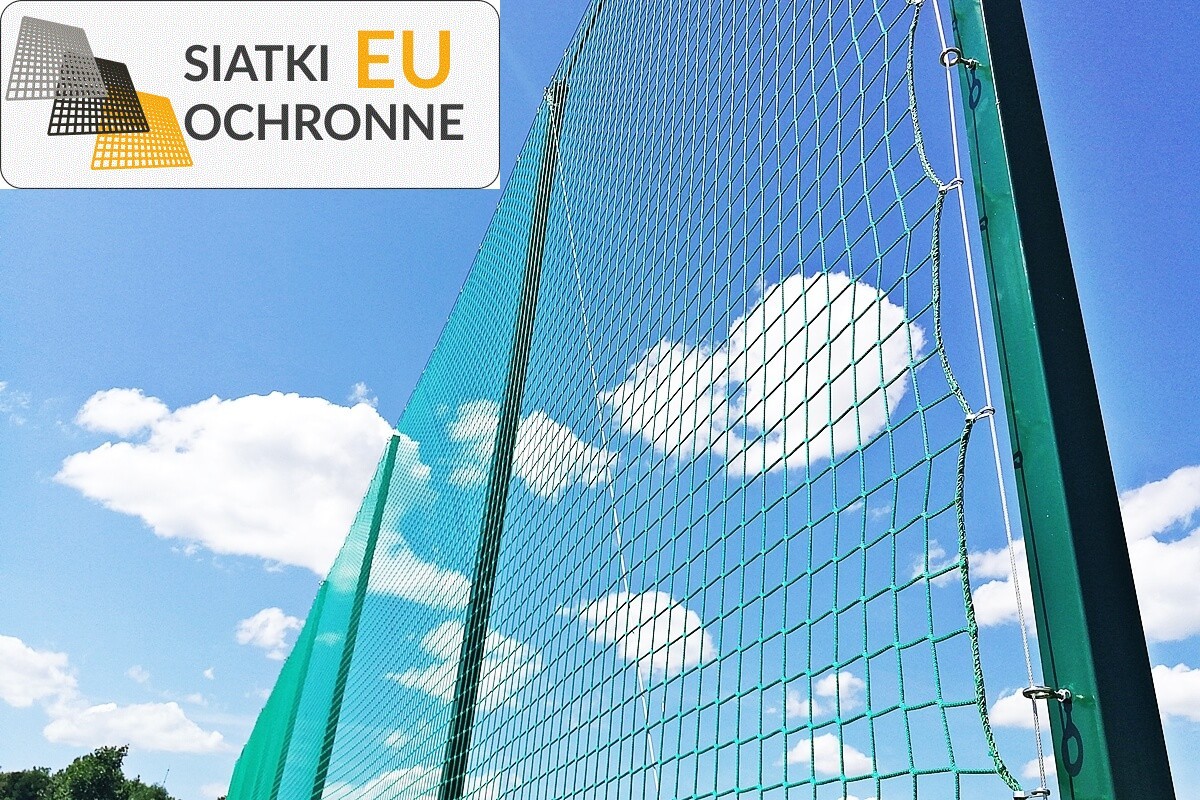   SiatkiOchronne.eu - Siatkowe ogrodzenie boiskowe, 5m wysokości, z słupami, o oczkach 6x6cm i grubości 4mm 