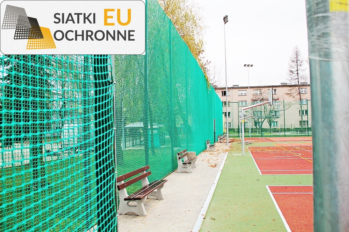 Siatkowe ogrodzenie boiskowe, 6m wysokości, z słupami i siatką o wymiarach 6x6cm oraz grubości 4mm SiatkiOchronne.eu - Siatkowe ogrodzenie boiskowe, 6m wysokości, z słupami i siatką o wymiarach 6x6cm oraz grubości 4mm