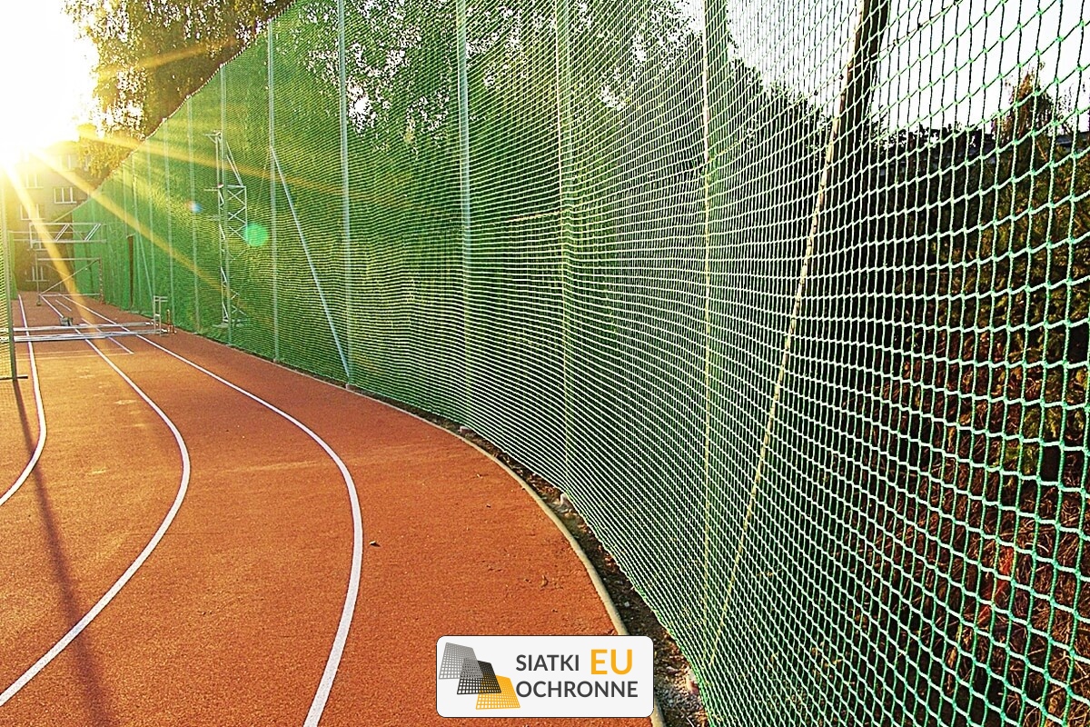   SiatkiOchronne.eu - Siatka na sznurkowym obwódce do wysokich ogrodzeń boisk 