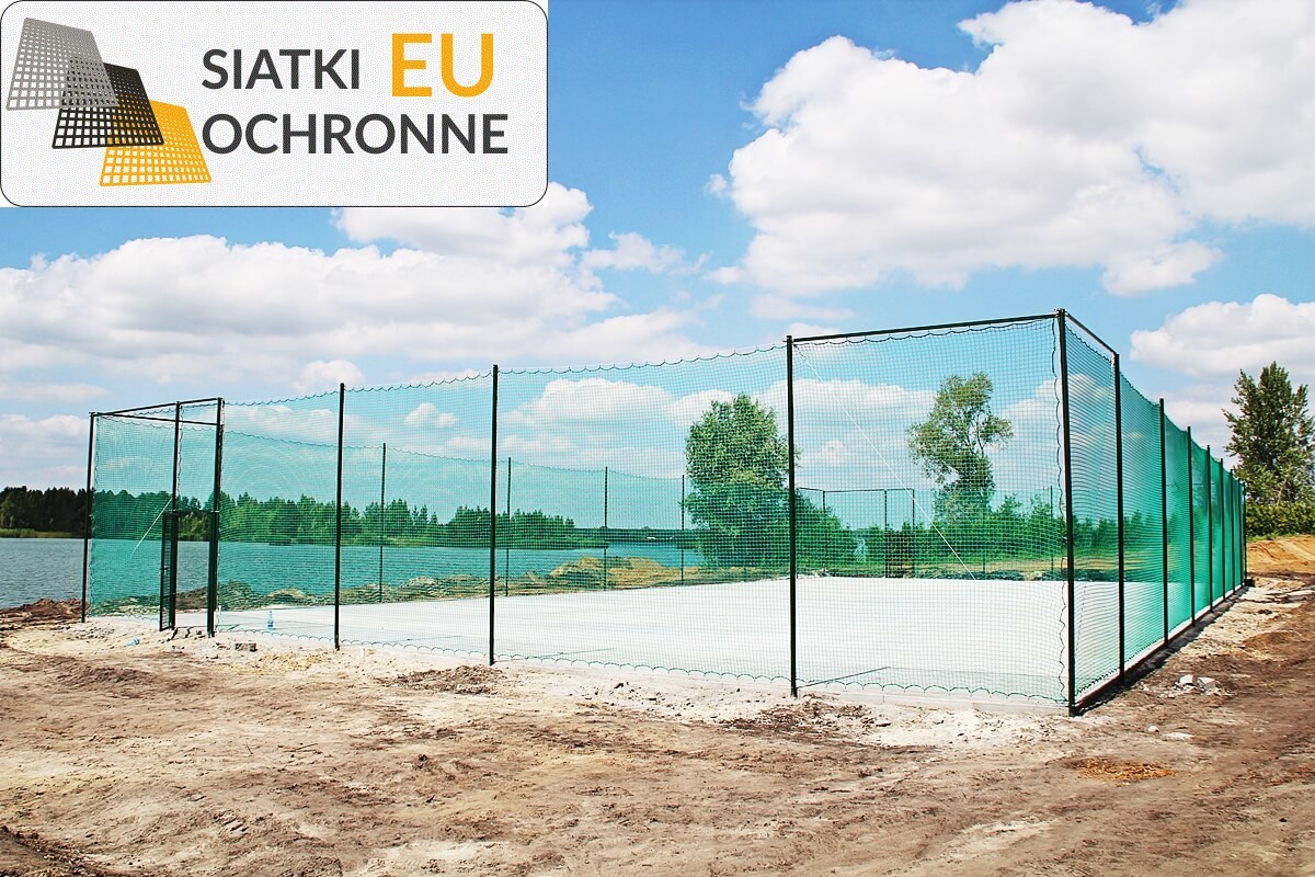   SiatkiOchronne.eu - Ogrodzenie boiska 6m wys. z słupami i siatką 4,5x4,5cm o grubości 4mm 