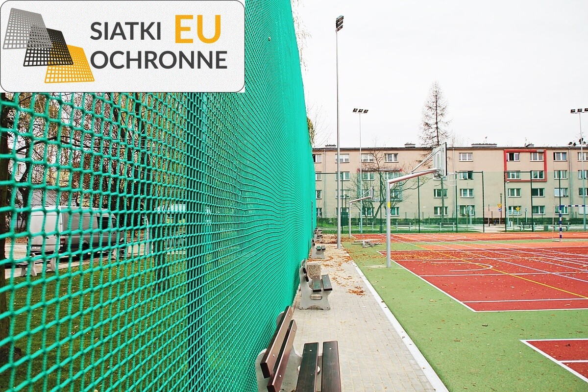   SiatkiOchronne.eu - Ogrodzenie boiska 6m wys. z słupami i siatką 4,5x4,5cm o grubości 4mm 