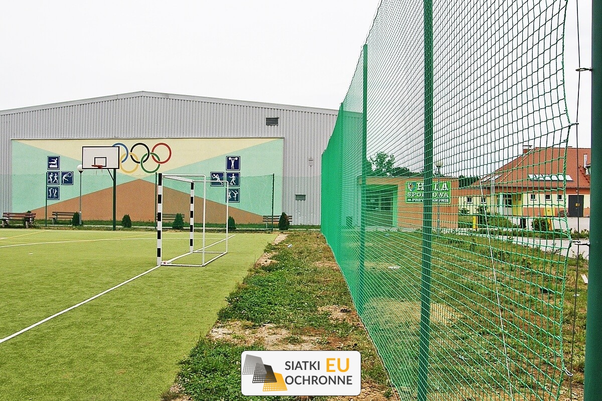   SiatkiOchronne.eu - Doskonałe siatki do bezpieczeństwa boisk sportowych 