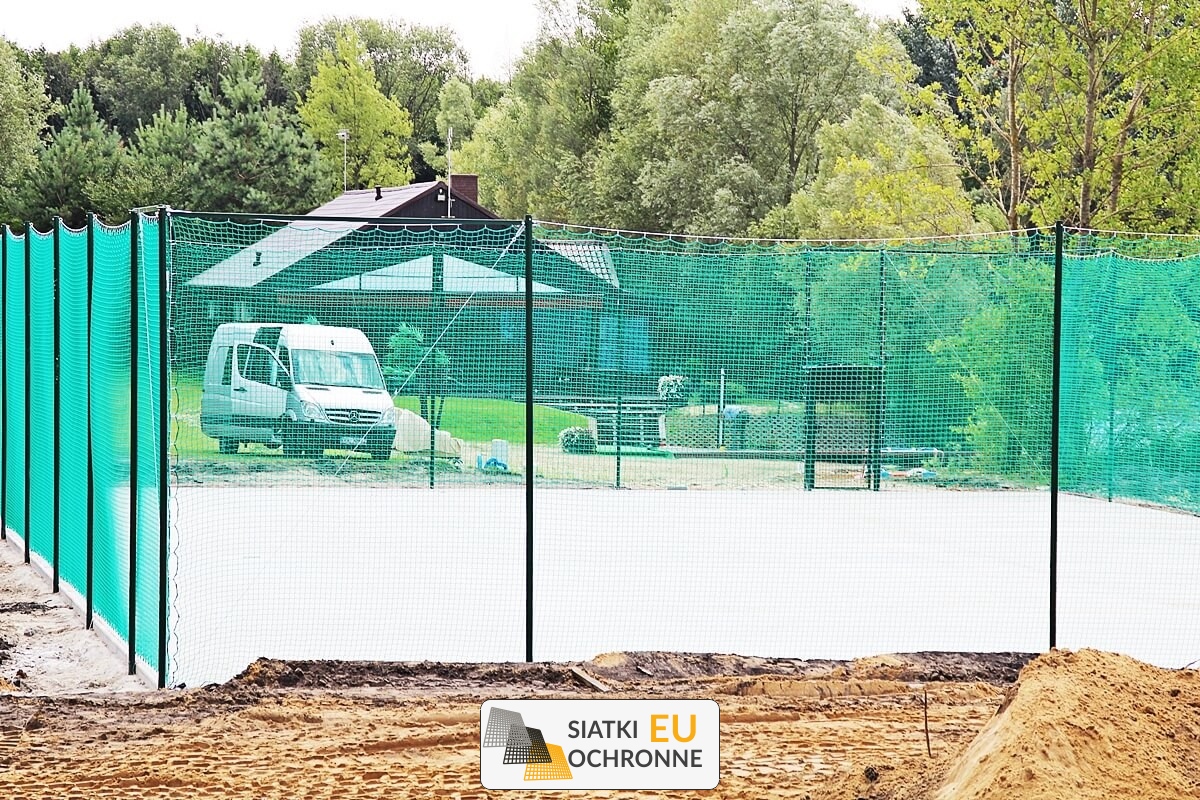   SiatkiOchronne.eu - Ogrodzenie boiska 6m wys. z słupami i siatką 6x6cm o grubości 4mm 