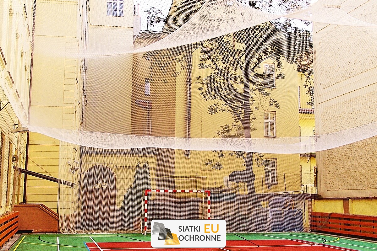 Siatka o wysokiej wytrzymałości do grodzenia boisk SiatkiOchronne.eu - Siatka o wysokiej wytrzymałości do grodzenia boisk