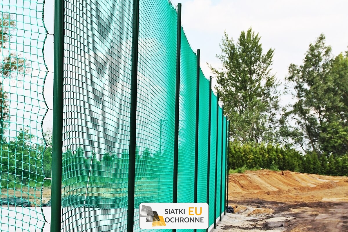   SiatkiOchronne.eu - Ogrodzenie boiska 6m wys. z słupami i siatką 10x10cm o grubości 6mm 