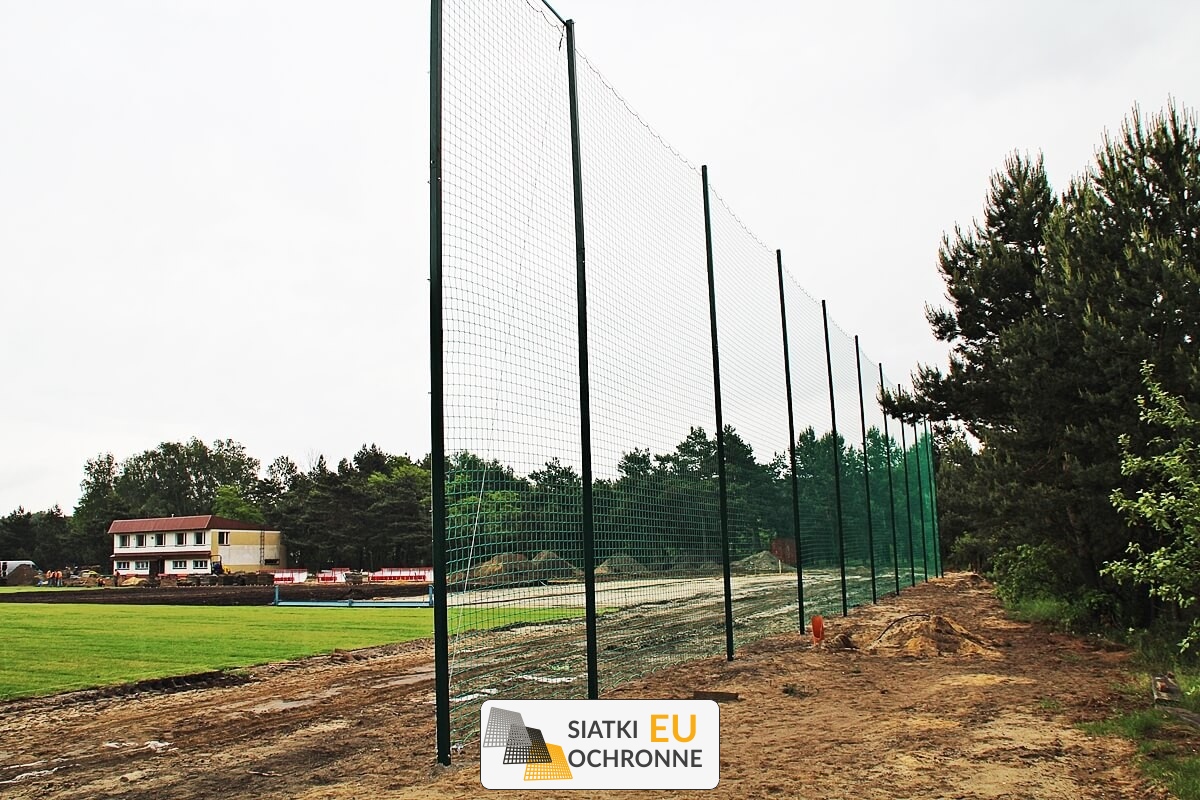   SiatkiOchronne.eu - Uniwersalna siatka na boisko typu orlik do zatrzymywania piłek 