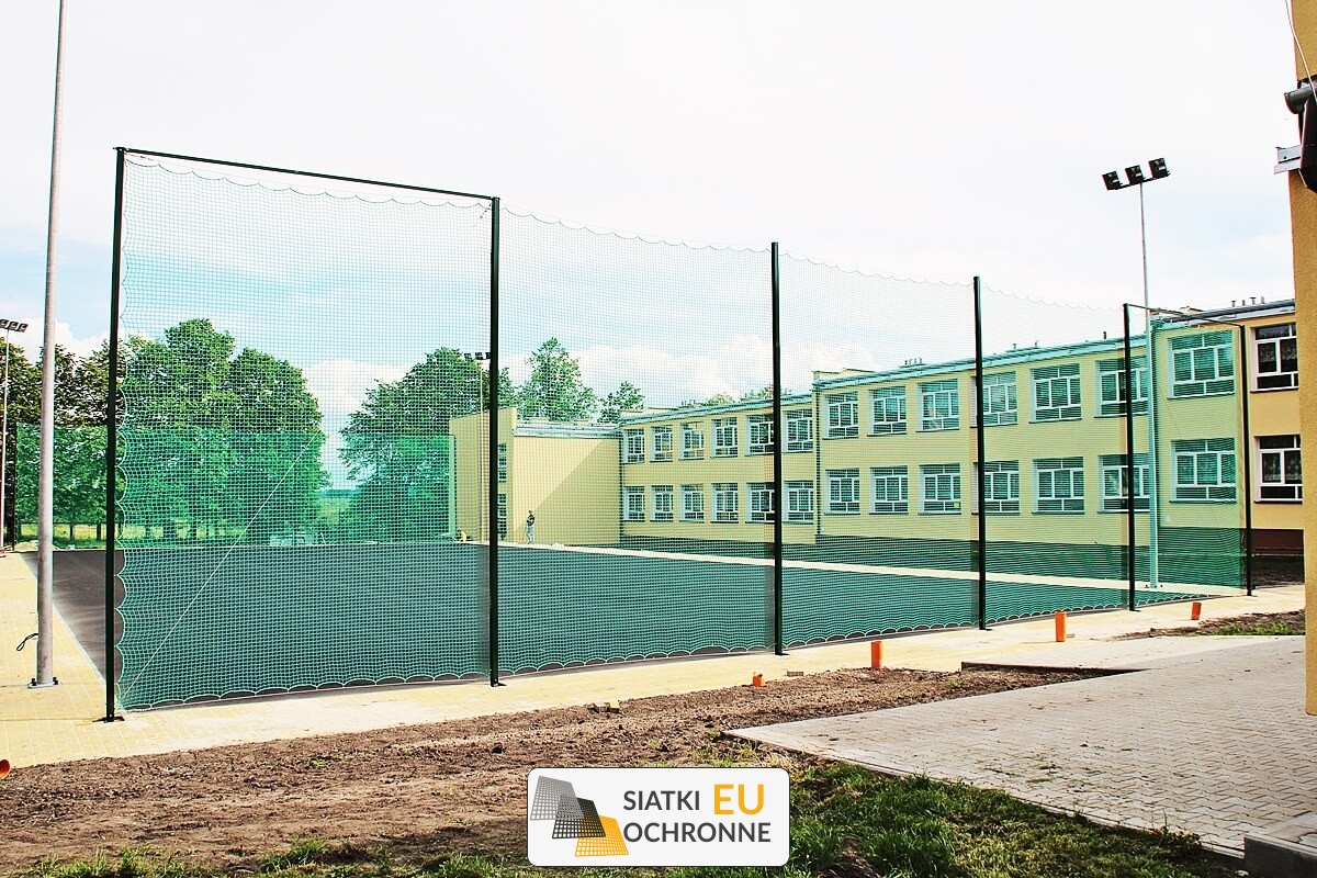   SiatkiOchronne.eu - Siatka na boisko orlik   Siatka na piłkochwyt boisko orlik 