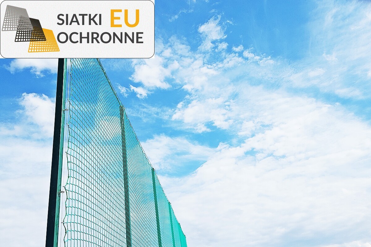 Siatekowe zabezpieczenia na boisko — idealne dla piłkarzy chroniące przed uciekającymi piłkami SiatkiOchronne.eu - Siatekowe zabezpieczenia na boisko — idealne dla piłkarzy chroniące przed uciekającymi piłkami