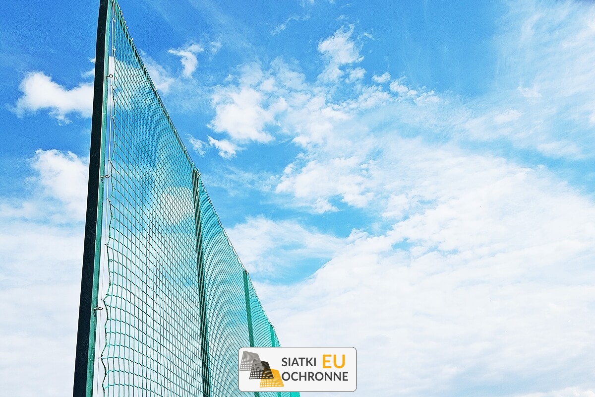   SiatkiOchronne.eu - Sznurkowe siatki piłkarskie do montażu na ogrodzeniu boiska 