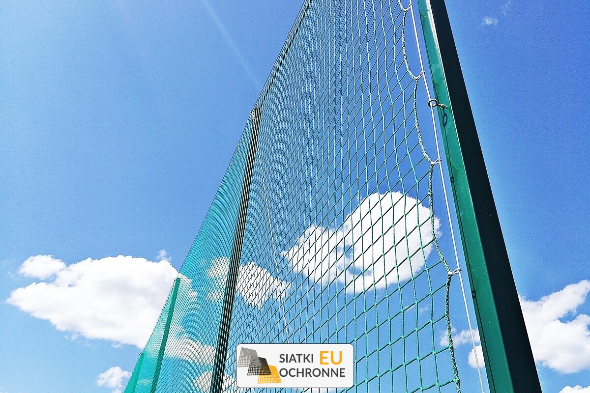   SiatkiOchronne.eu - Sznurkowe siatki i piłkochwyty do boiska piłkarskiego 