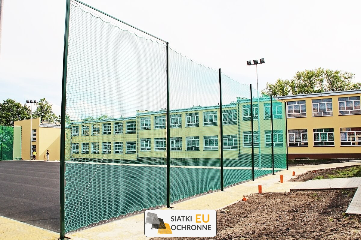   SiatkiOchronne.eu - Siatkowe zabezpieczenia przeciwko uciekającym piłkom 