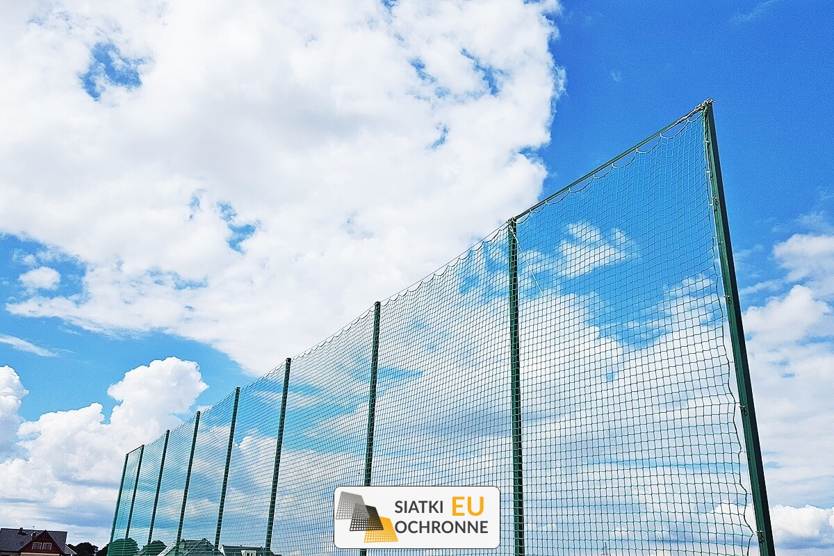   SiatkiOchronne.eu - Sznurkowe siatki piłkarskie do montażu na ogrodzeniu boiska 