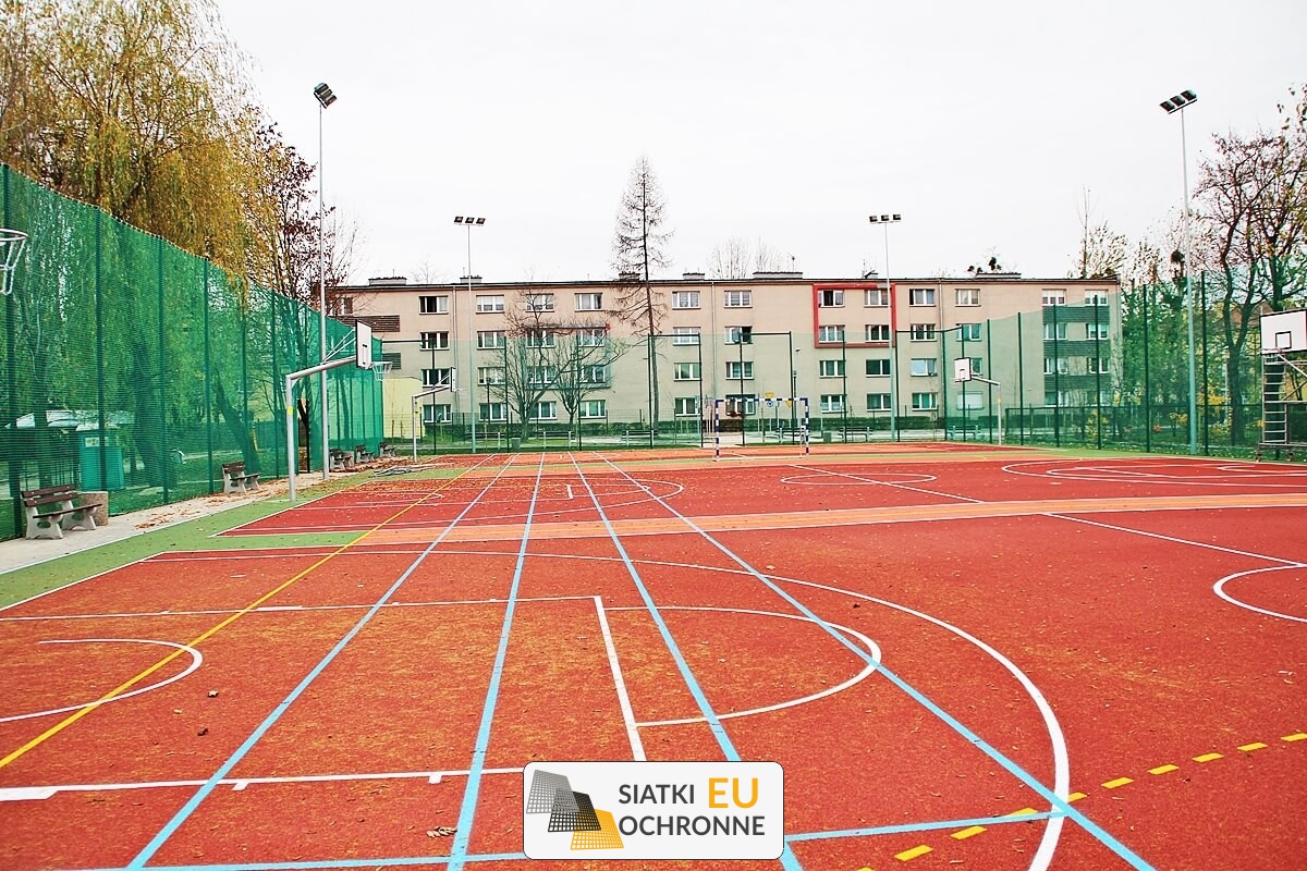   SiatkiOchronne.eu - Siatka na boisko - łatwa w instalacji, idealna dla zabezpieczenia ogrodzenia 