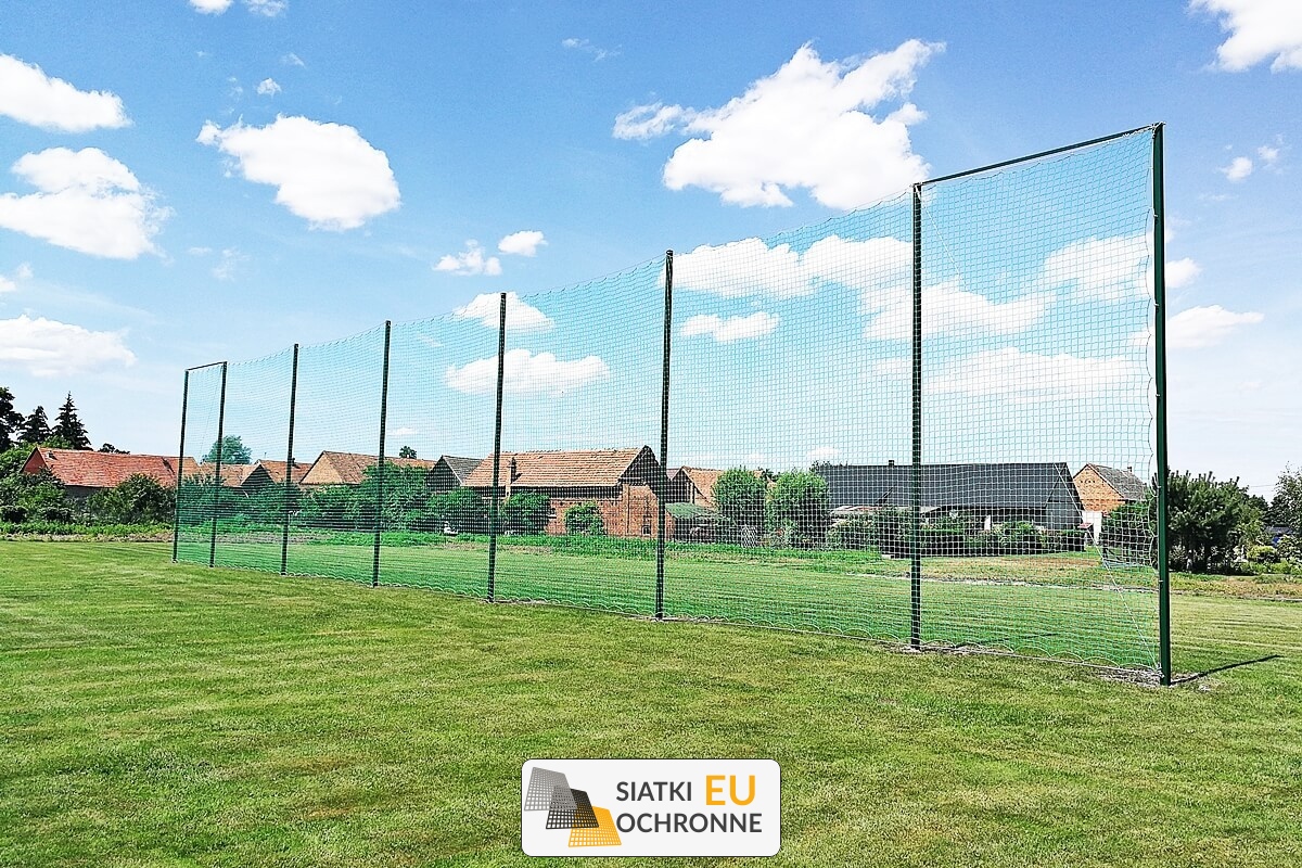   SiatkiOchronne.eu - Piłkochwyty 6m wys. z słupami i siatką 10x10cm o grubości 4mm Wysokość piłkochwytów 6m 