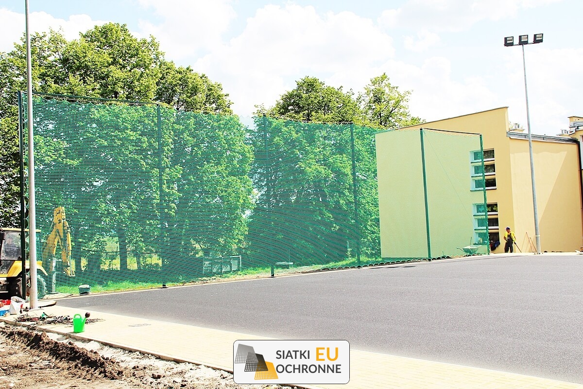   SiatkiOchronne.eu - Piłkochwyty 5m wys. z słupami i siatką 8x8cm o grubości 5mm Wysokość piłkochwytów 5m 