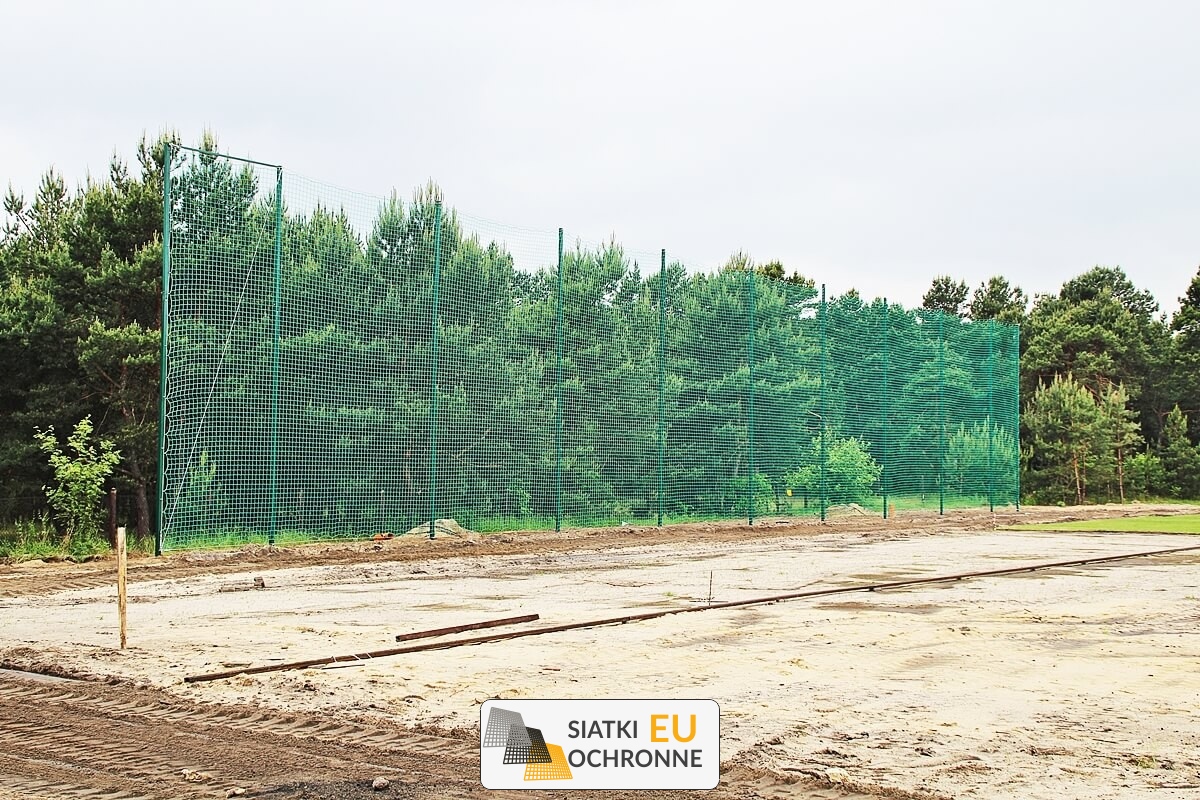   SiatkiOchronne.eu - Profesjonalna Siatka do Zabezpieczenia Meczów Piłkarskich 