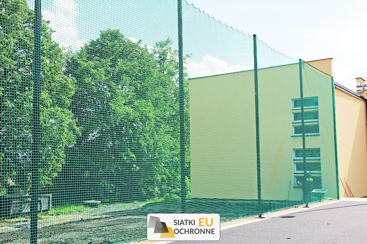 Wieszana siatka do ochrony przed piłkami SiatkiOchronne.eu - Wieszana siatka do ochrony przed piłkami