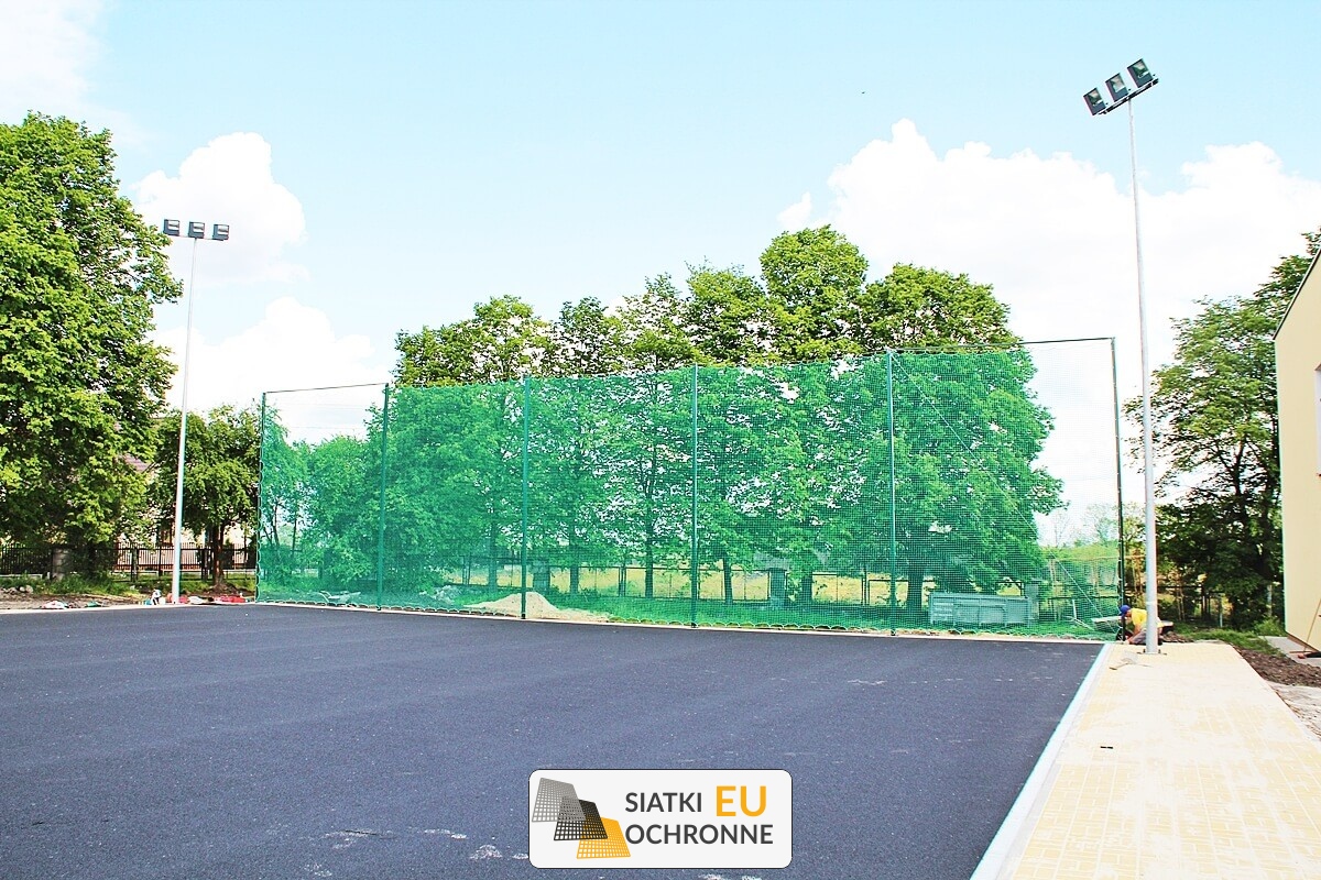   SiatkiOchronne.eu - Piłkochwyty 6m wys. z słupami i siatką 8x8cm o grubości 6mm Wysokość piłkochwytów 6m 