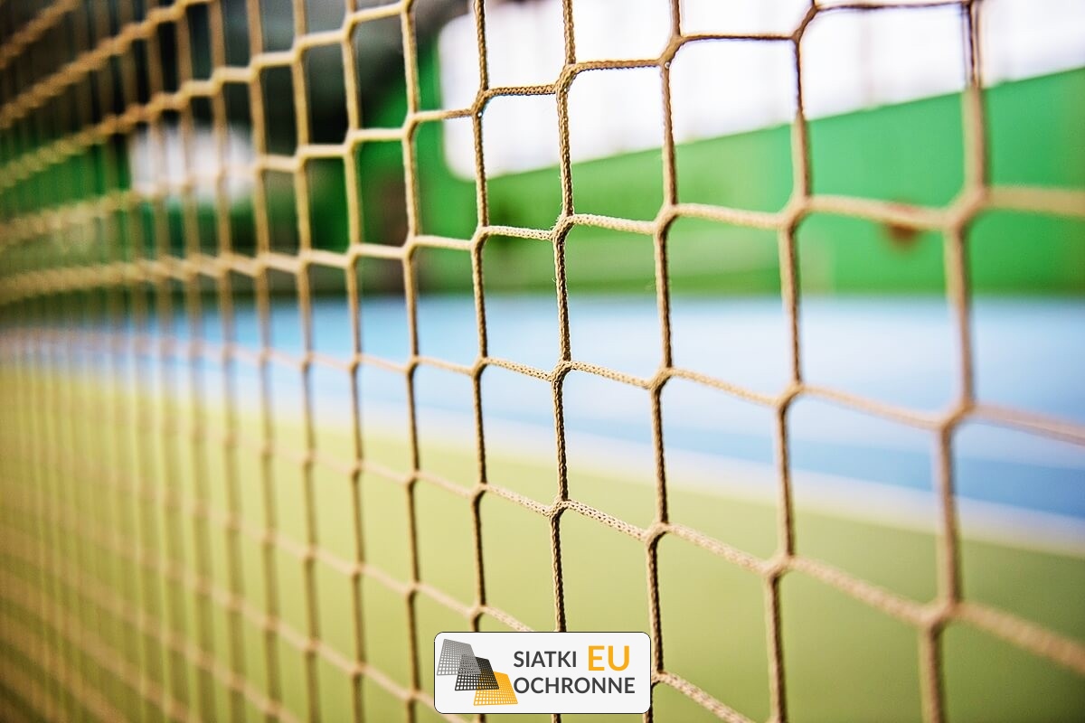   SiatkiOchronne.eu - Stabilna siatka zabezpieczająca do kortów tenisowych 