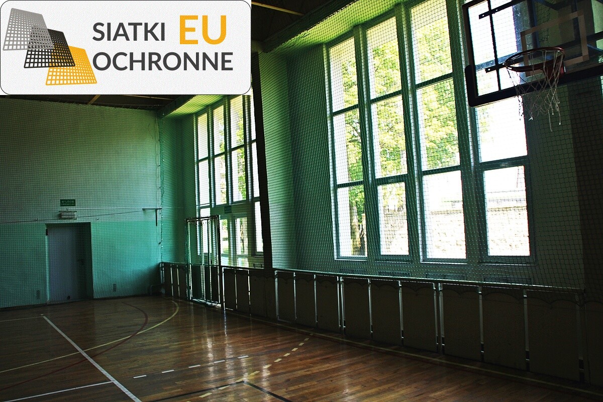 Wytrzymałe sznurkowe siatki do zabezpieczenia dużych okien w hali sportowej SiatkiOchronne.eu - Wytrzymałe sznurkowe siatki do zabezpieczenia dużych okien w hali sportowej