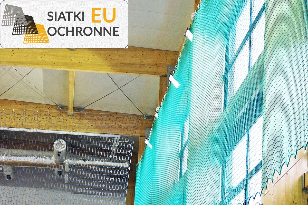   SiatkiOchronne.eu - Siatki na okna zabezpieczjące szyby w hali sportowej 