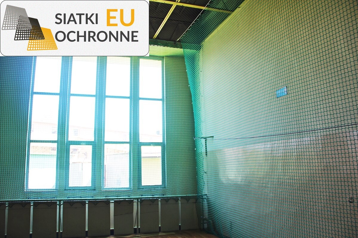   SiatkiOchronne.eu - Zabezpieczające szyby siatki na okna do hali sportowej 