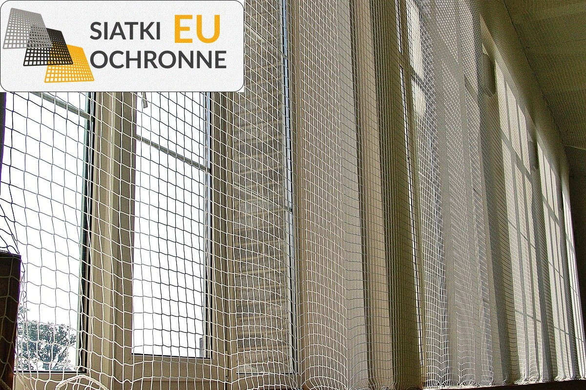   SiatkiOchronne.eu - Siatki zabezpieczające szyby w hali sportowej 