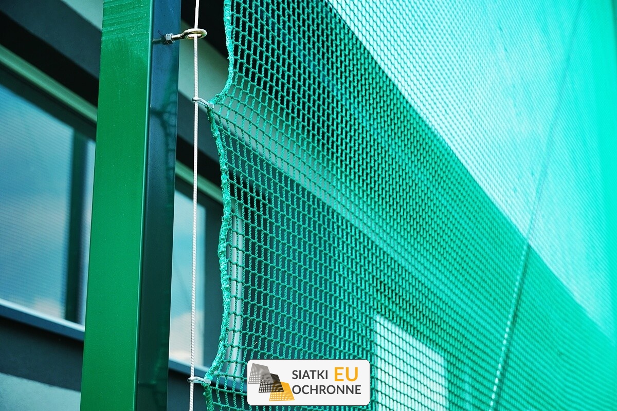   SiatkiOchronne.eu - Siatka z małymi oczkami idealna dla hal sportowych 