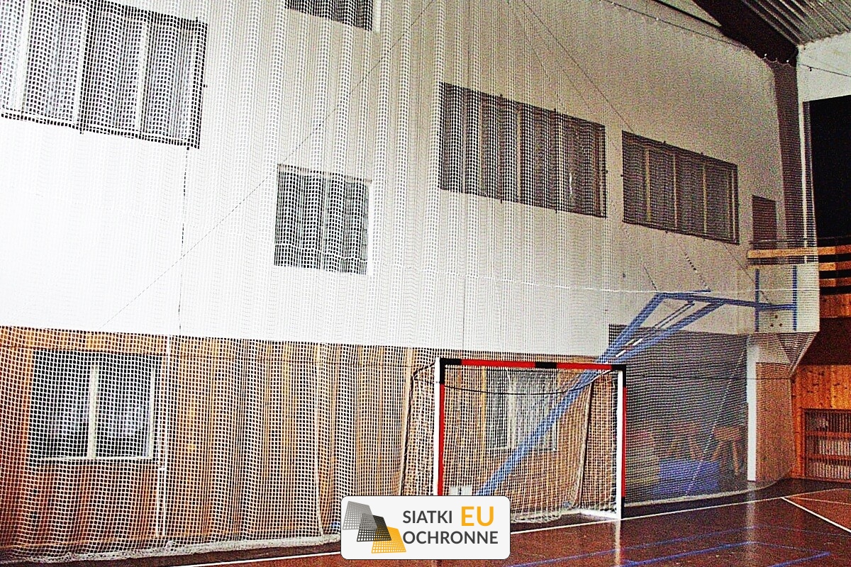  SiatkiOchronne.eu - Piłkochwyty na hale sportowe 