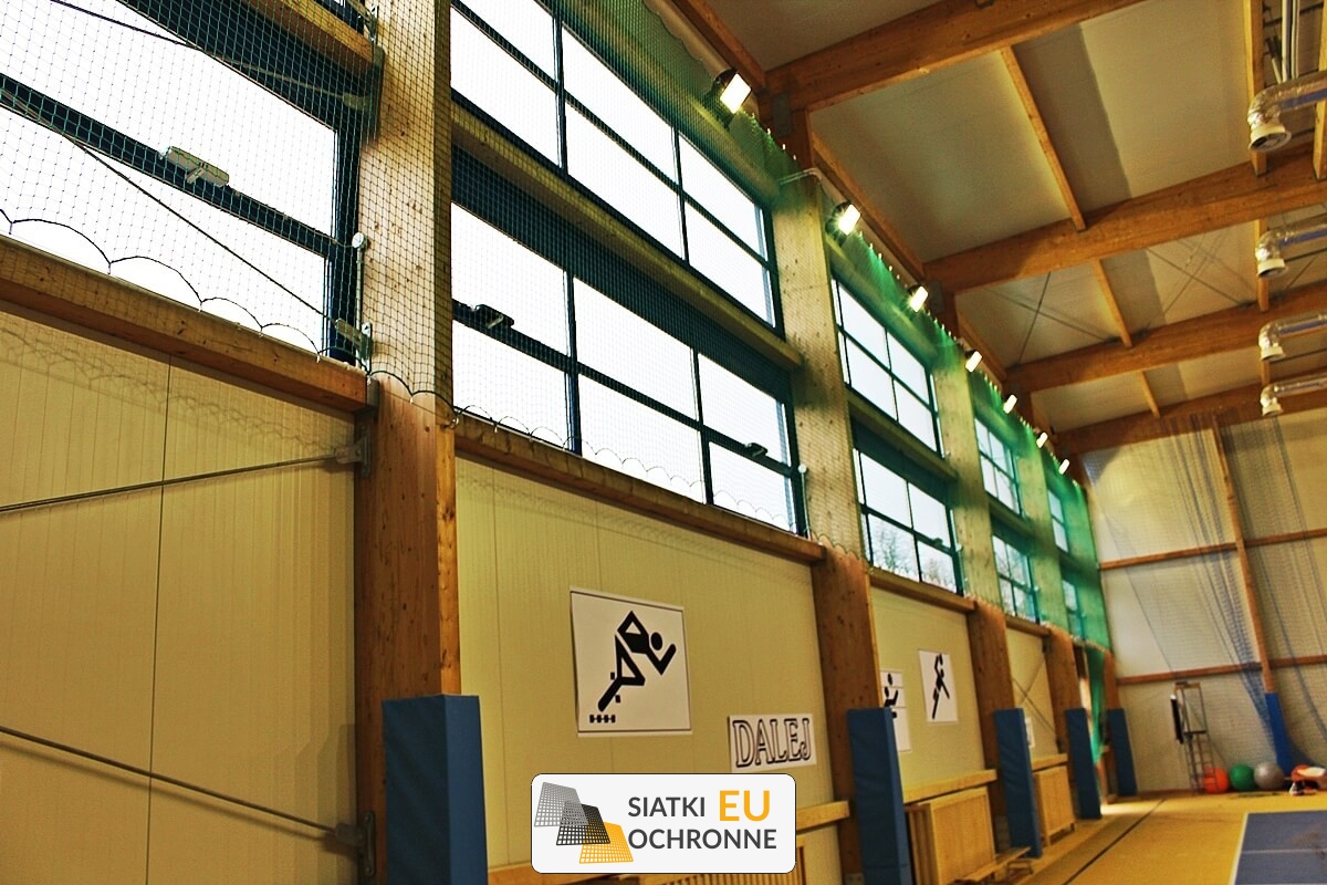   SiatkiOchronne.eu - Wytrzymała siatka sznurkowa do montażu w sufitach hal sportowych 