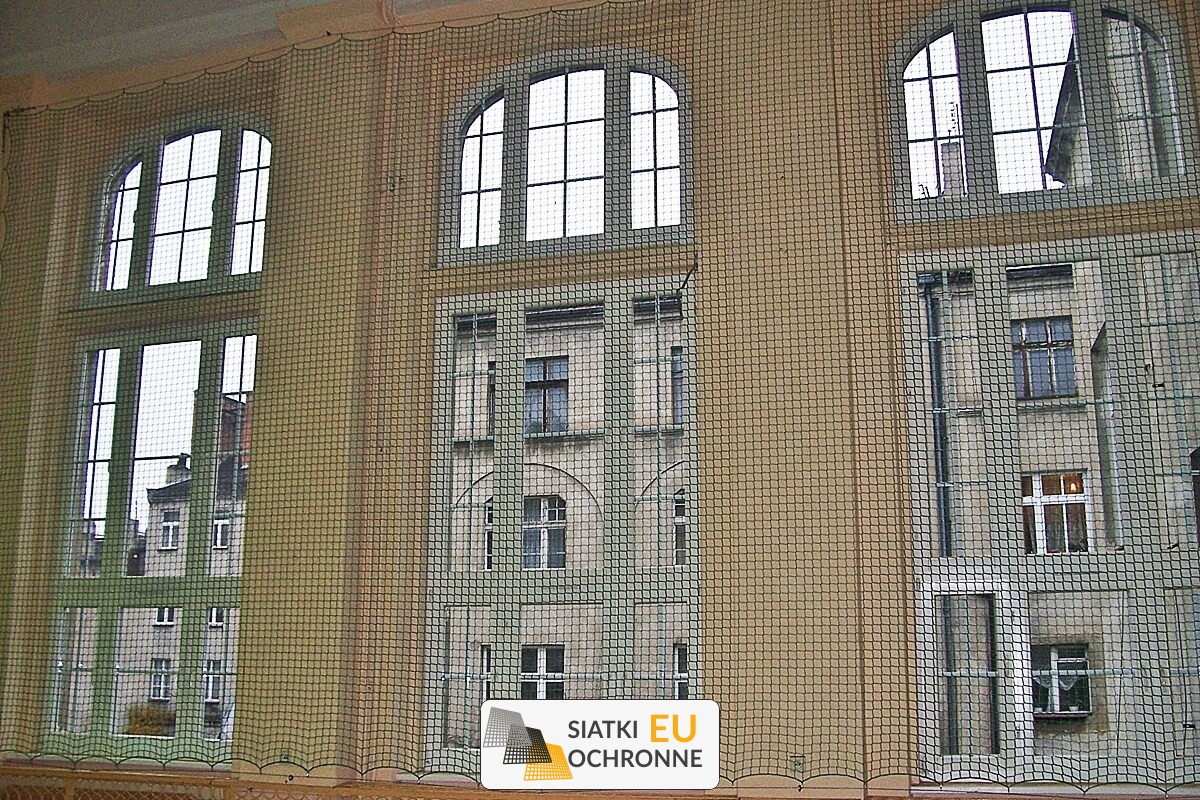   SiatkiOchronne.eu - Siatki na sufit do hali sportowej   Zabezpieczenie siatką sufitu w halach sportowych 