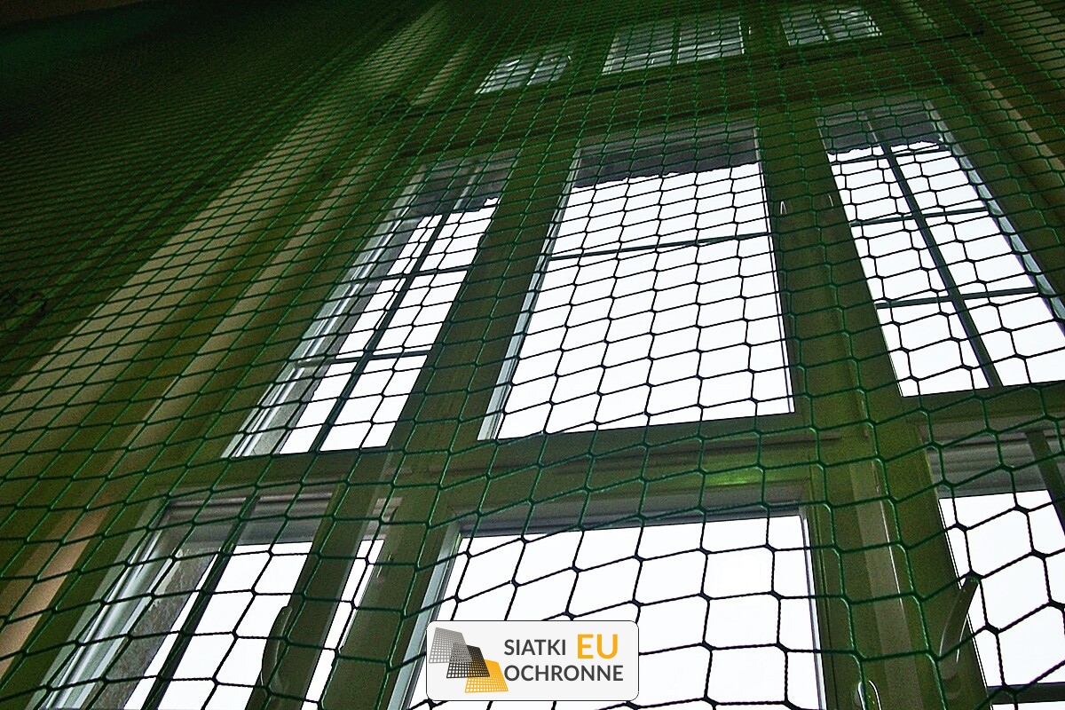   SiatkiOchronne.eu - Zabezpiecz swoją halę sportową profesjonalną siatką 