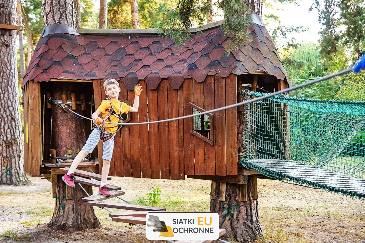 Mocna siatka zabezpieczająca do parków linowych SiatkiOchronne.eu - Mocna siatka zabezpieczająca do parków linowych