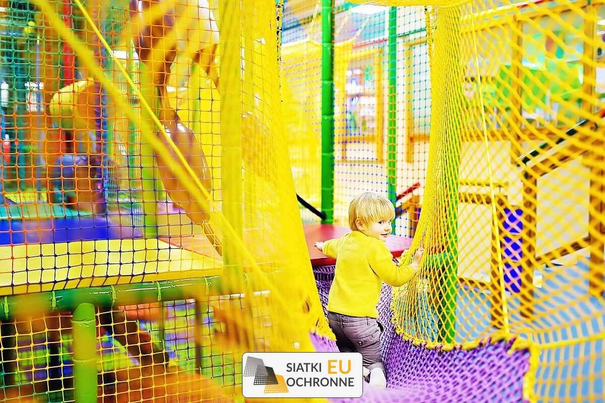 Gruba siatka zabezpieczająca podczas wspinaczki SiatkiOchronne.eu - Gruba siatka zabezpieczająca podczas wspinaczki